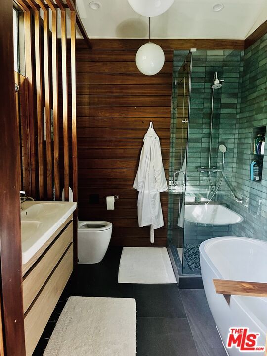 Bathroom, Free Standing Baths, Glass Shower, Interior, Pendant Lights, Recessed Lighting, Wooden Walls