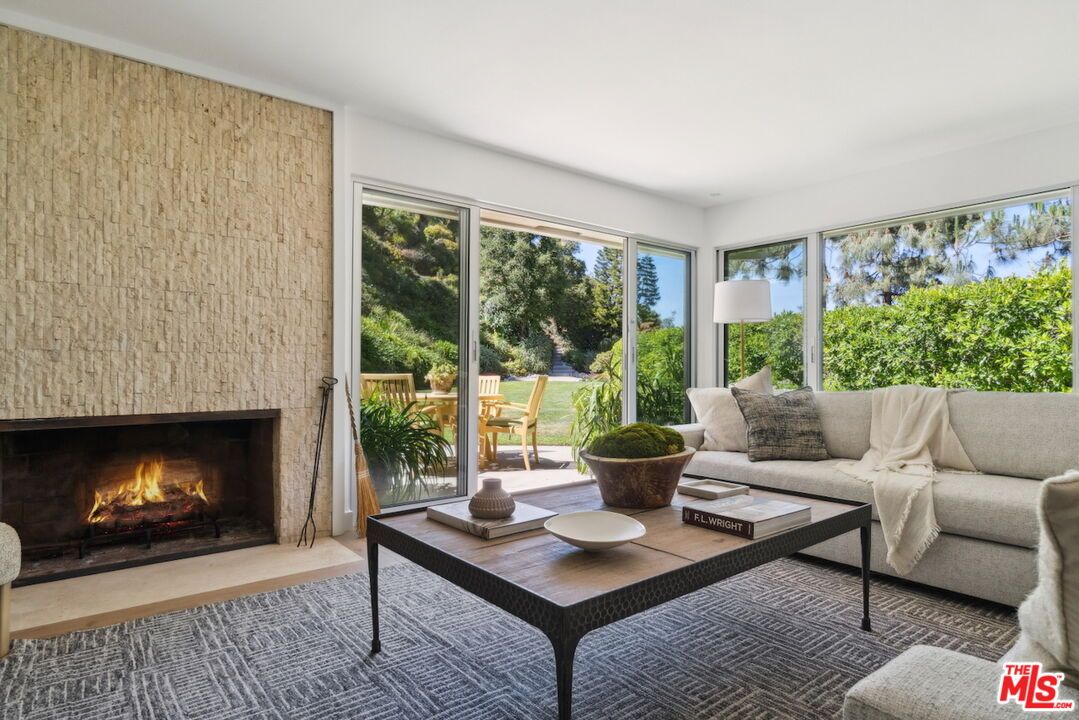 Fireplace, Interior, Living room, Sun Room