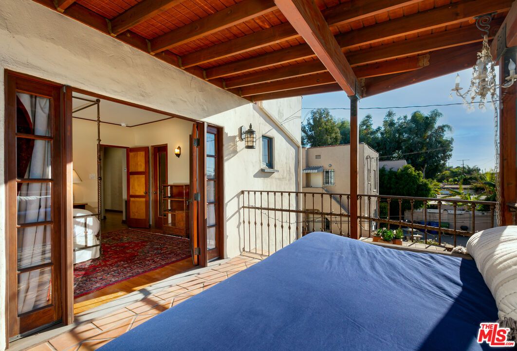 Exterior, Wooden Beams