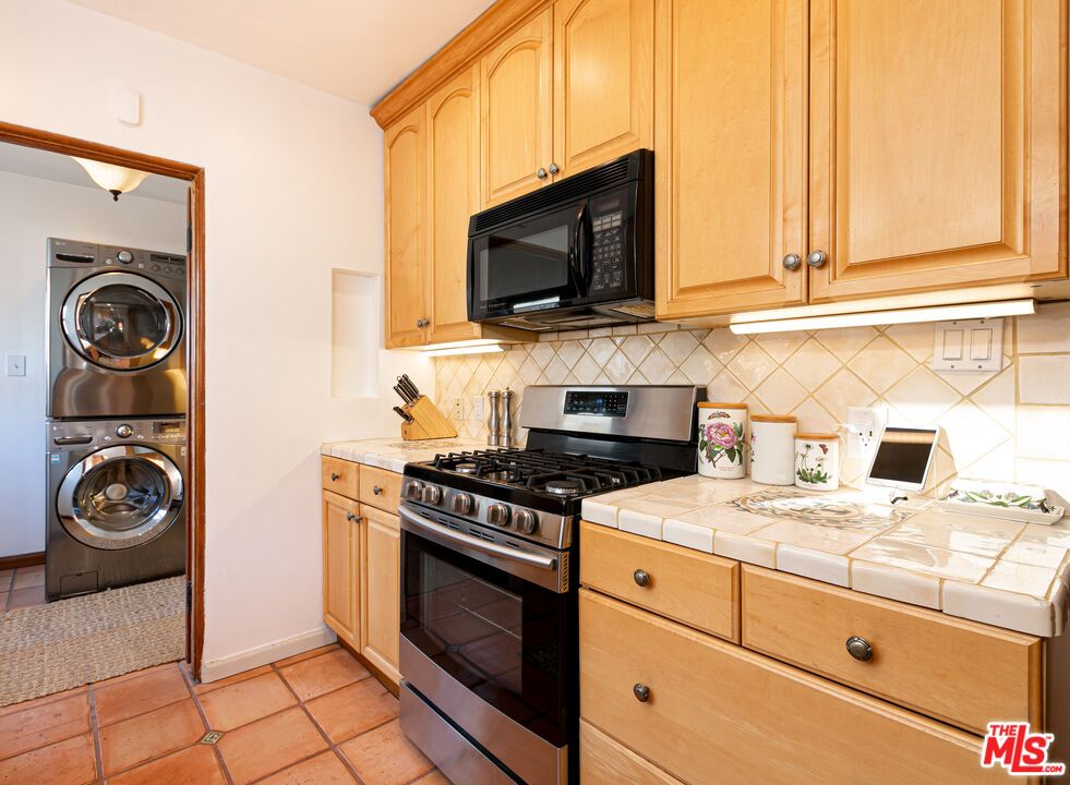 Interior, Kitchen, Tile Countertops, Washer