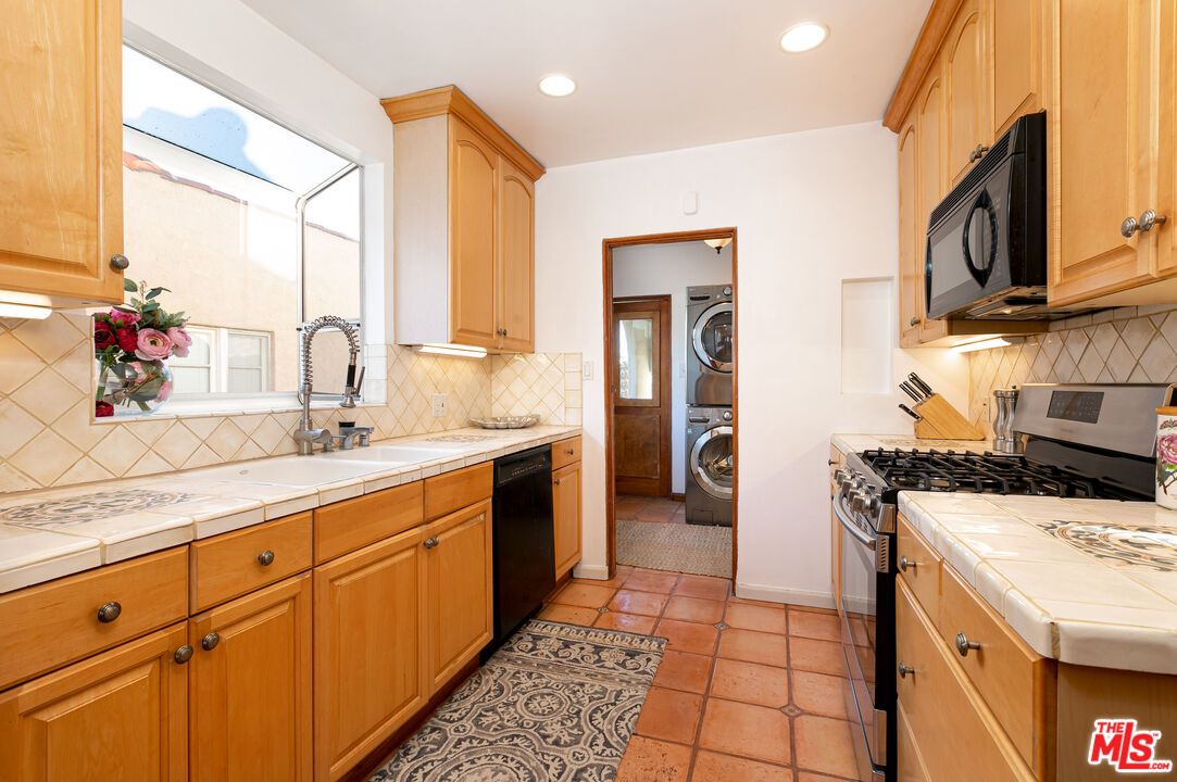 Interior, Kitchen, Recessed Lighting, Tile Countertops, Washer