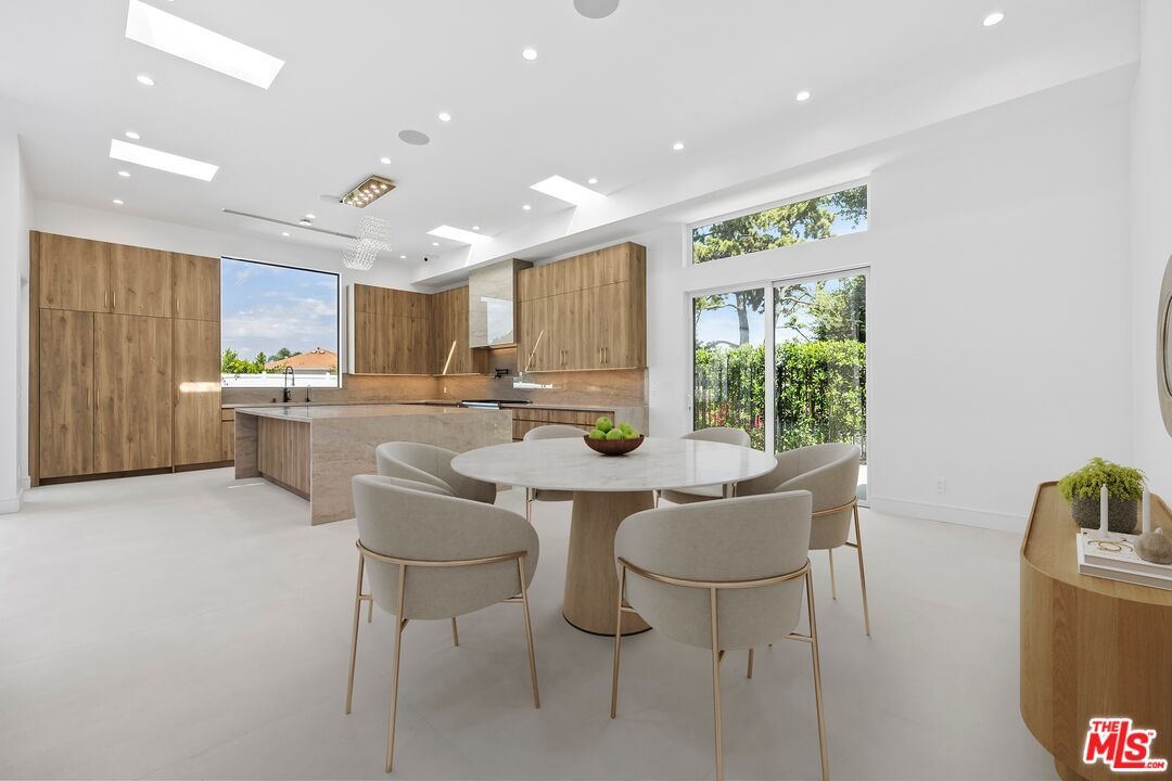 Dining room, Interior, Kitchen, Recessed Lighting