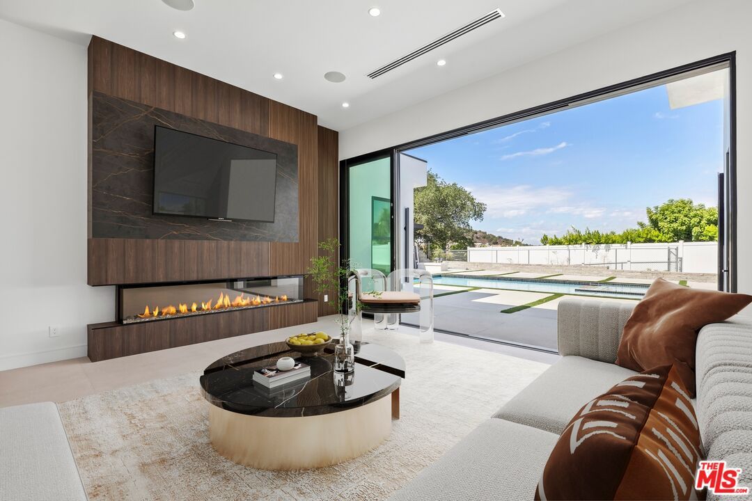 Fireplace, Interior, Living room, Recessed Lighting