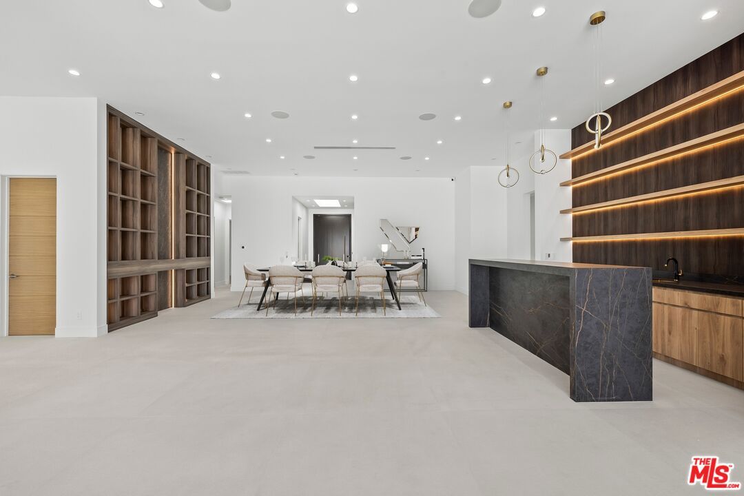 Dining room, Interior, Pendant Lights, Recessed Lighting