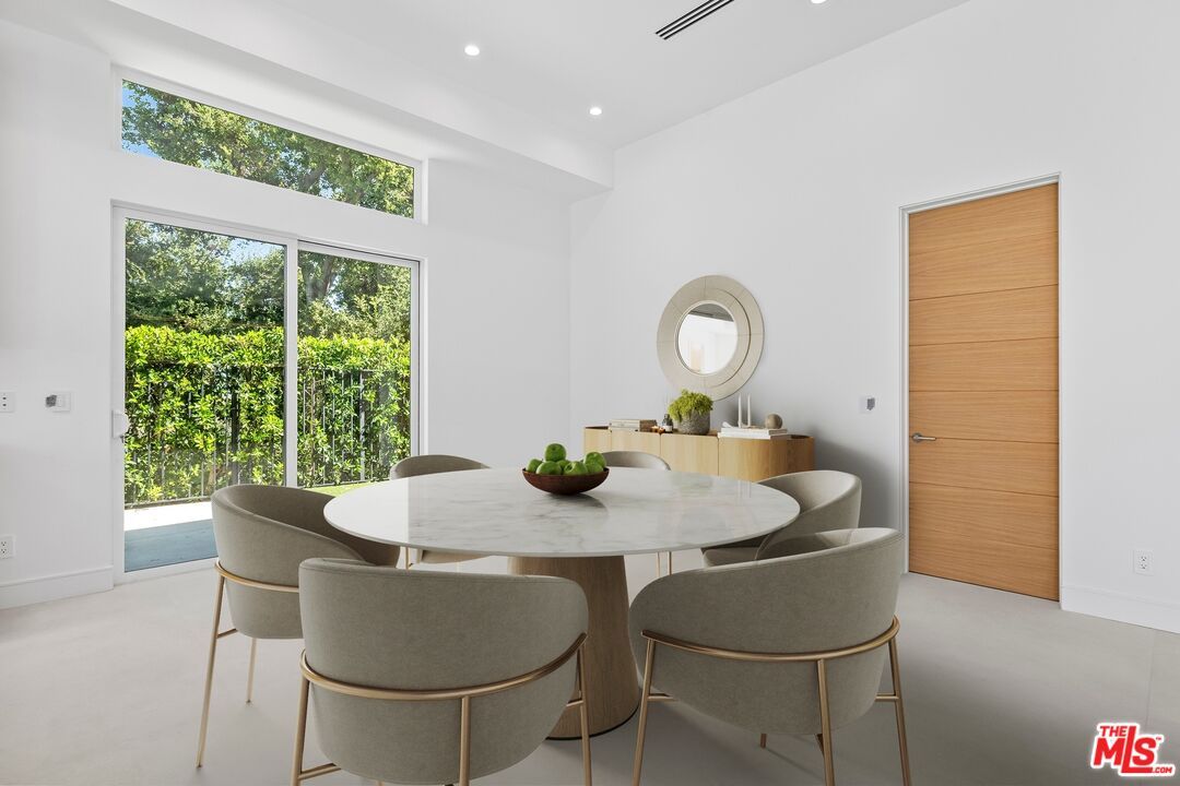 Dining room, Interior, Recessed Lighting