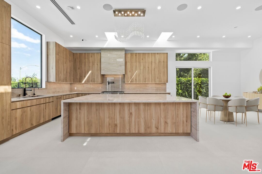 Chandelier, Dining room, Interior, Kitchen, Recessed Lighting