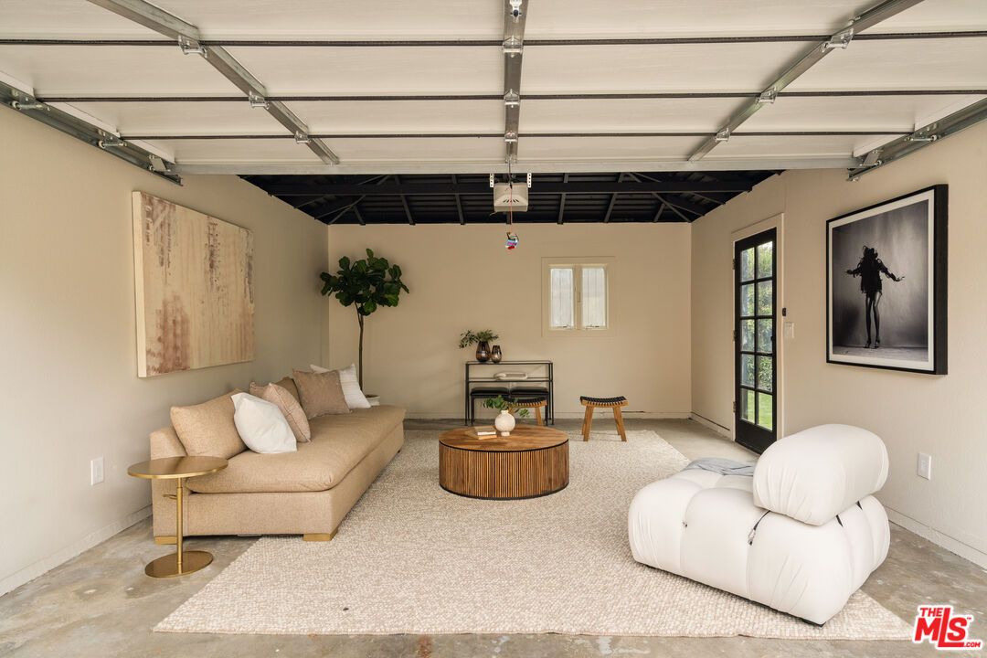 Garage, Interior