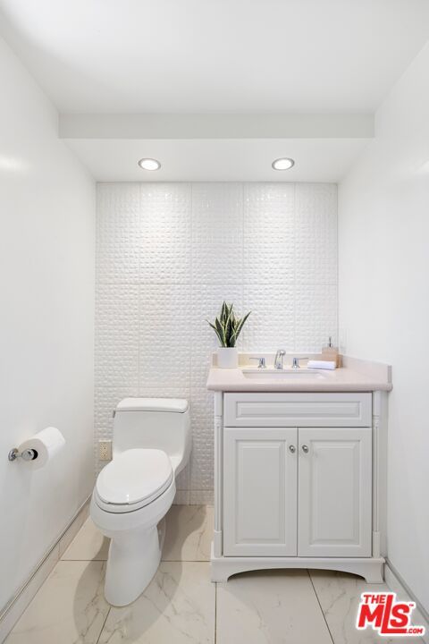 Bathroom, Interior, Marble, Recessed Lighting