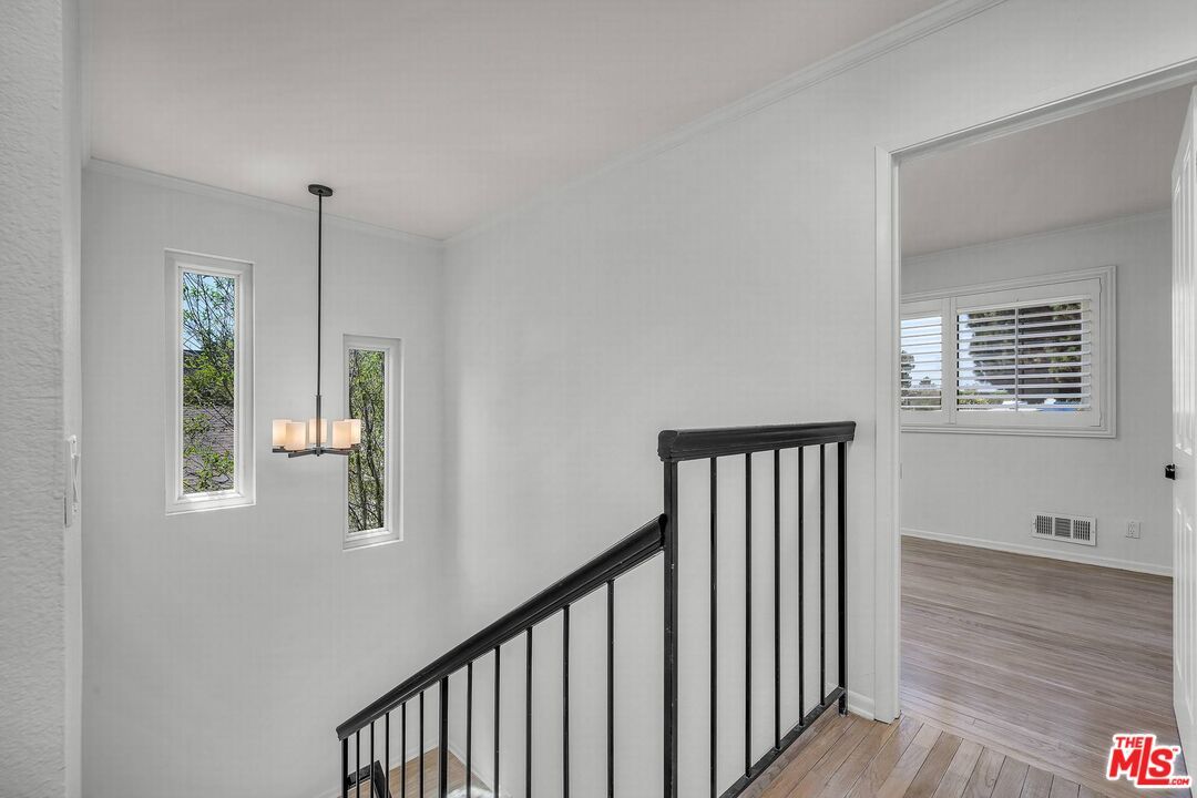 Interior, Pendant Lights, Wood Texture Flooring