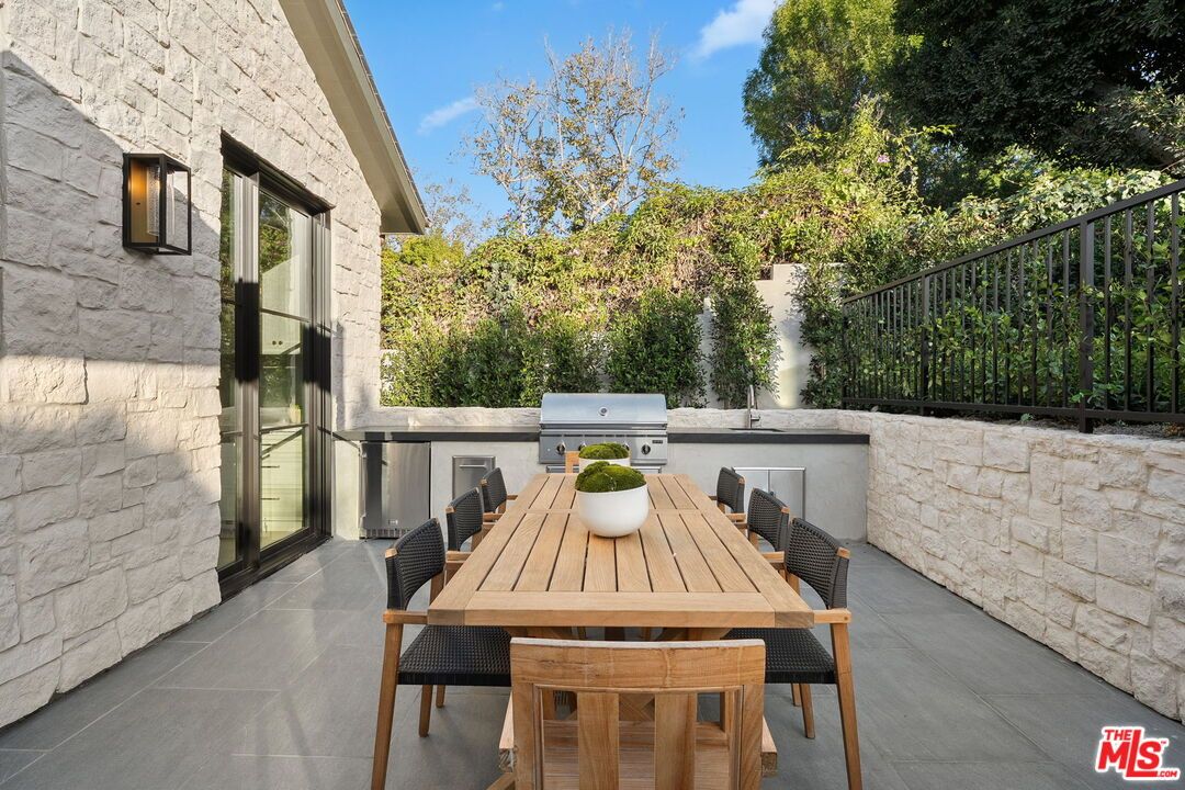 Exterior, Outdoor Kitchen