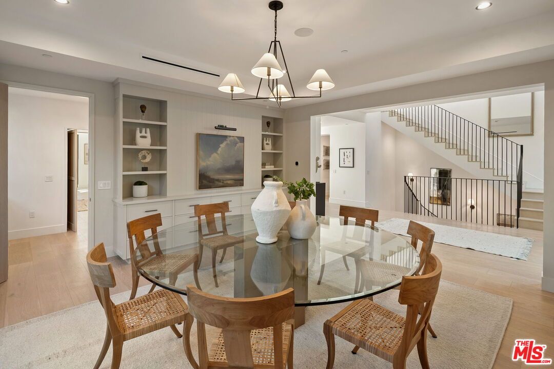Chandelier, Dining room, Interior, Recessed Lighting, Wood Texture Flooring