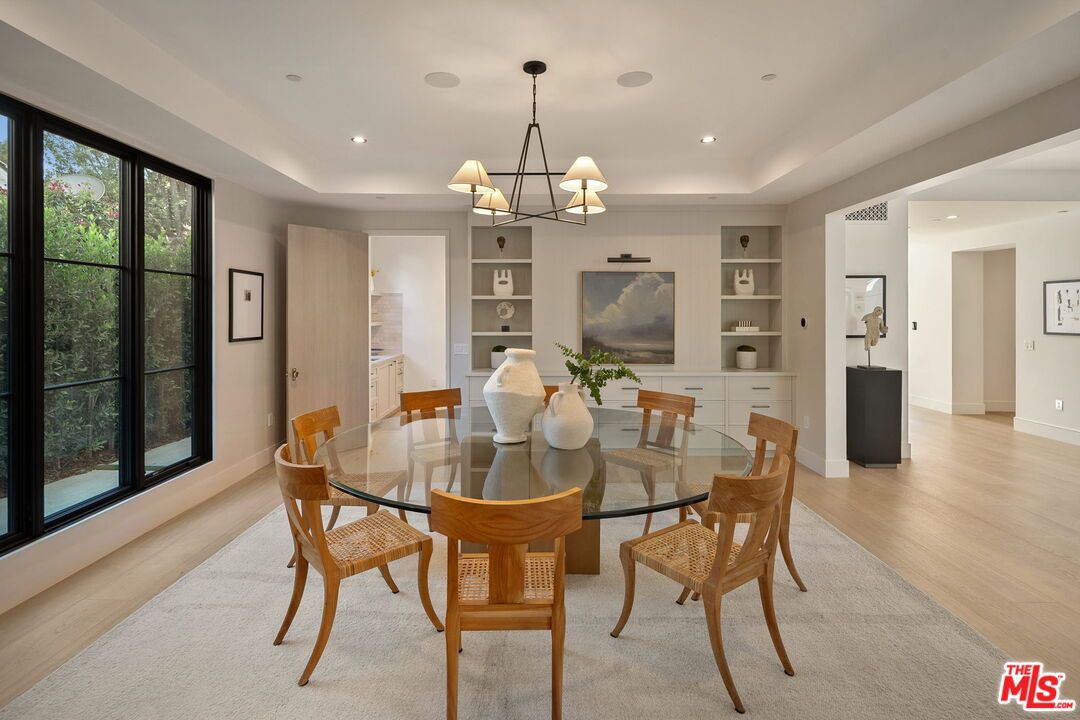 Chandelier, Dining room, Interior, Recessed Lighting, Wood Texture Flooring
