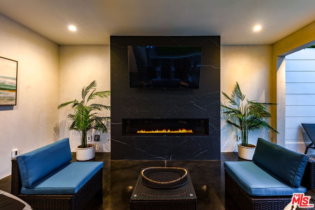 Fireplace, Interior, Recessed Lighting