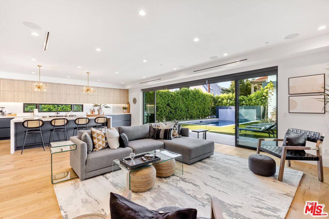 Interior, Living room, Pendant Lights, Recessed Lighting, Wood Texture Flooring