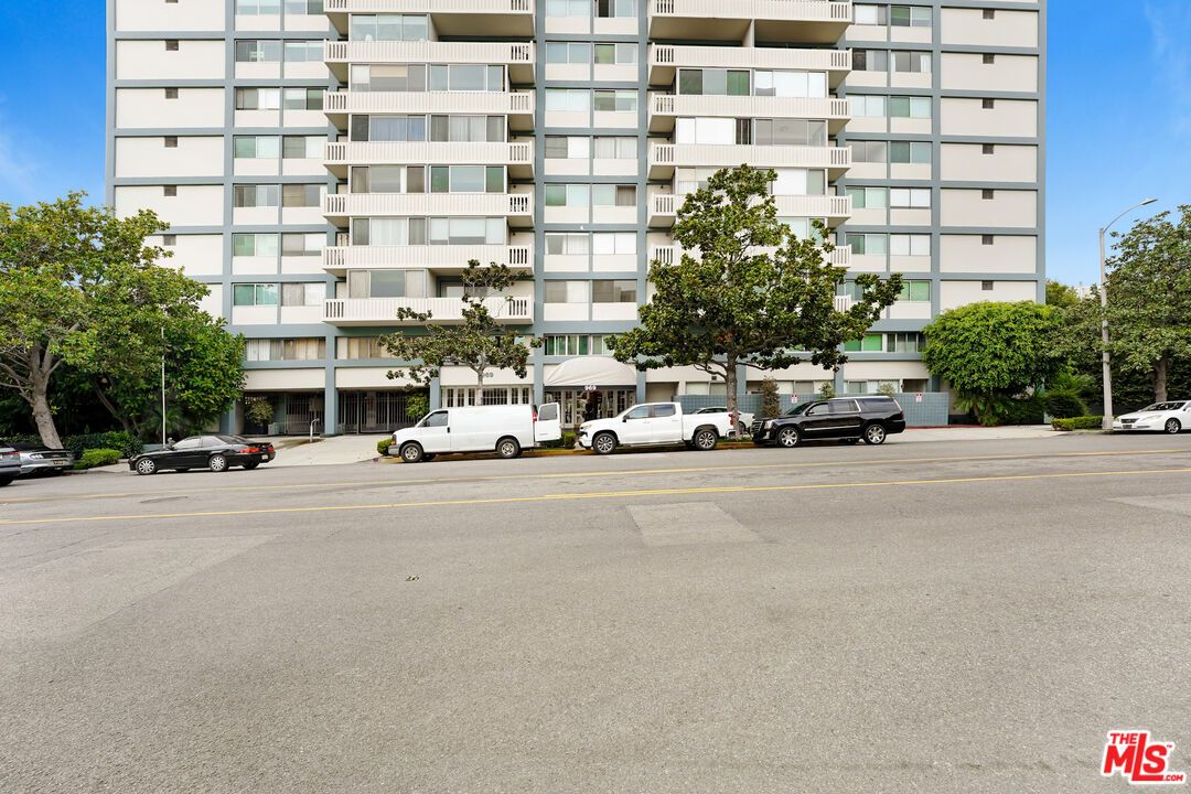 Exterior, Facade, Condo Building