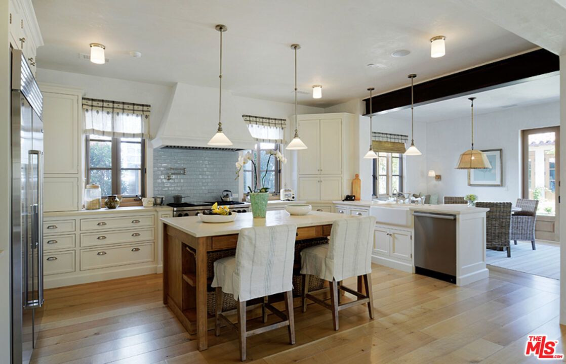 Interior, Kitchen, Pendant Lights, Wood Texture Flooring