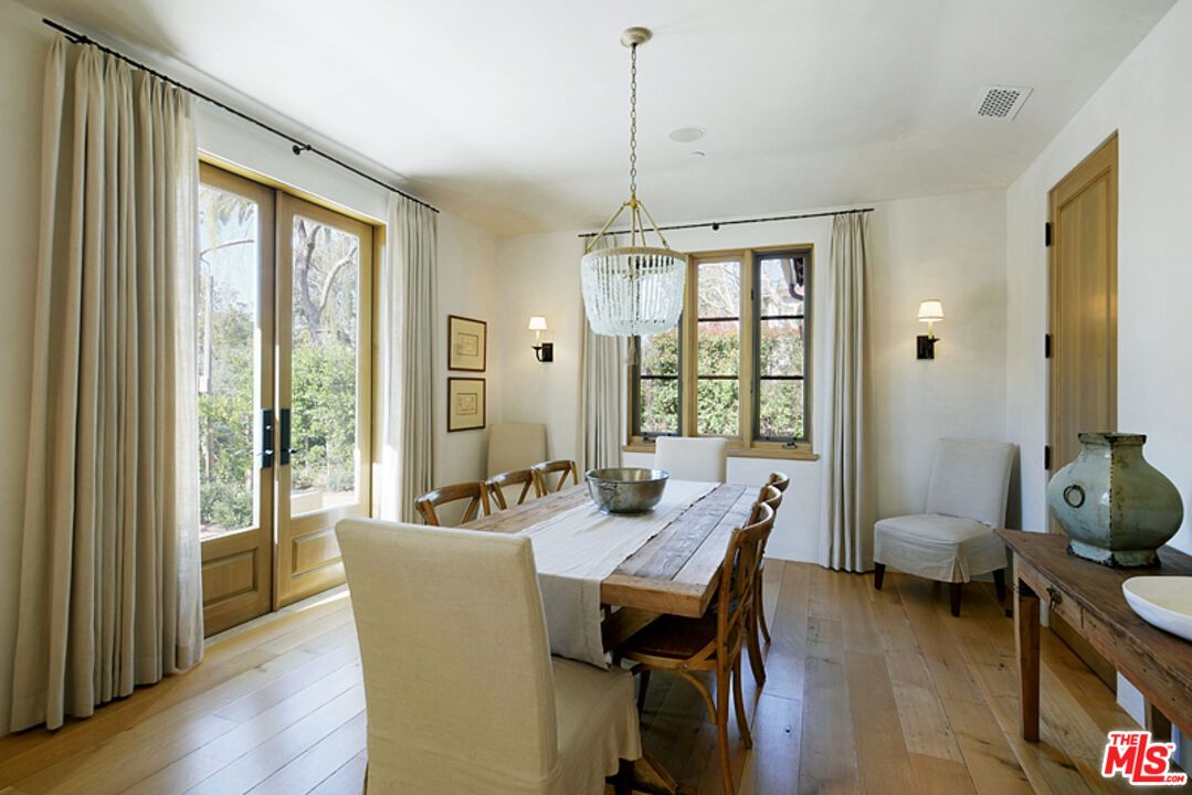 Chandelier, Dining room, Interior, Wood Texture Flooring