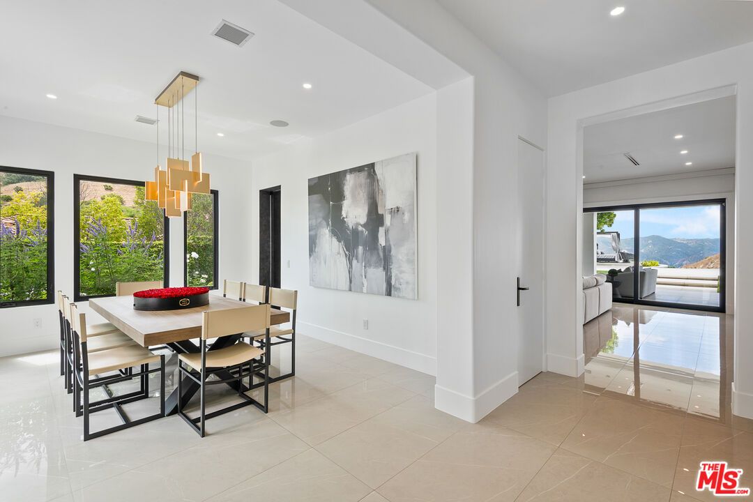 Dining room, Interior, Pendant Lights, Recessed Lighting