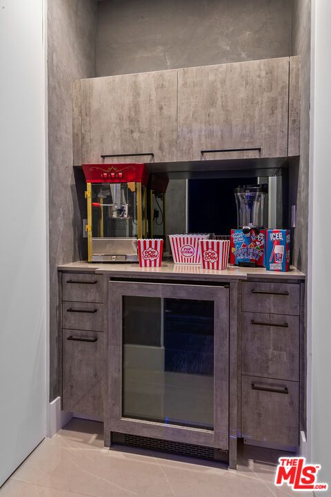 Interior, Stainless Steel Appliances