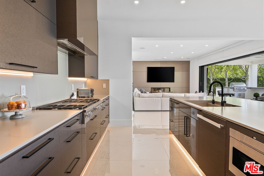 Interior, Kitchen, Living room, Recessed Lighting, Stainless Steel Appliances