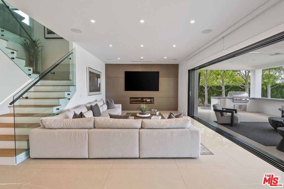 Fireplace, Interior, Living room, Recessed Lighting