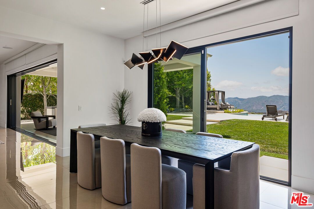 Dining room, Interior, Pendant Lights, Recessed Lighting