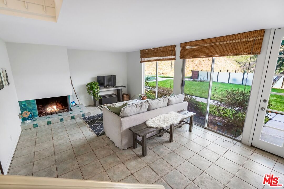 Fireplace, Interior, Living room