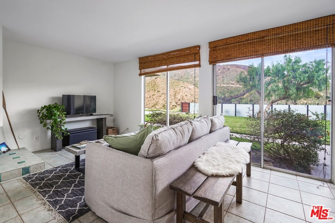 Fireplace, Interior, Living room