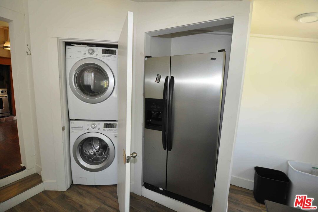 Interior, Utility Closets, Washer, Wood Texture Flooring