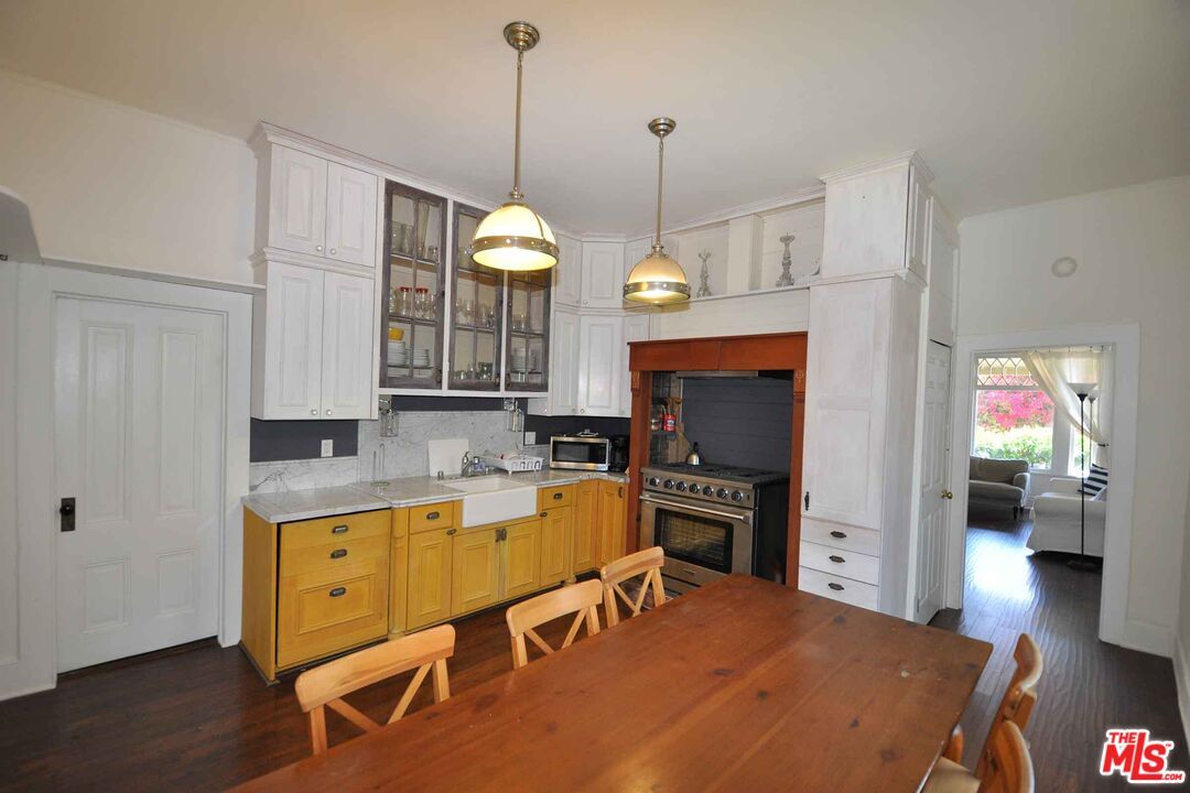 Dining room, Interior, Kitchen, Pendant Lights, Stainless Steel Appliances, Wood Texture Flooring