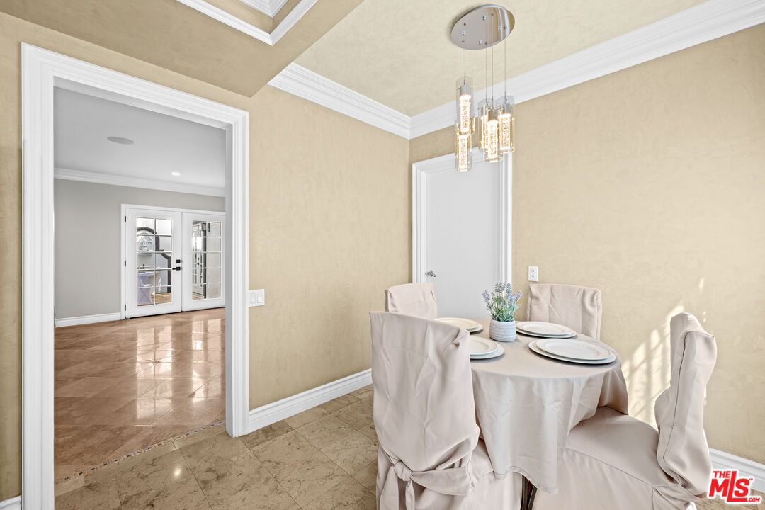 Dining room, Interior, Pendant Lights, Recessed Lighting