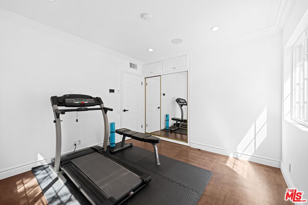 Fitness Equipment, Interior, Recessed Lighting, Wood Texture Flooring