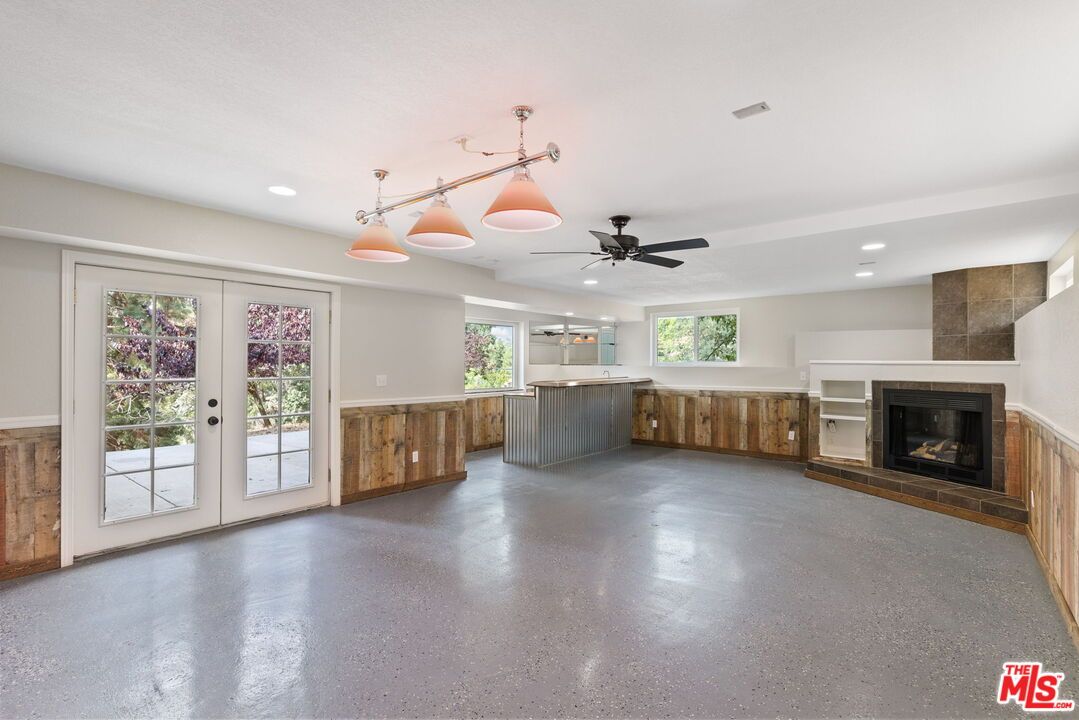 Empty room, Fireplace, Interior, Pendant Lights, Recessed Lighting