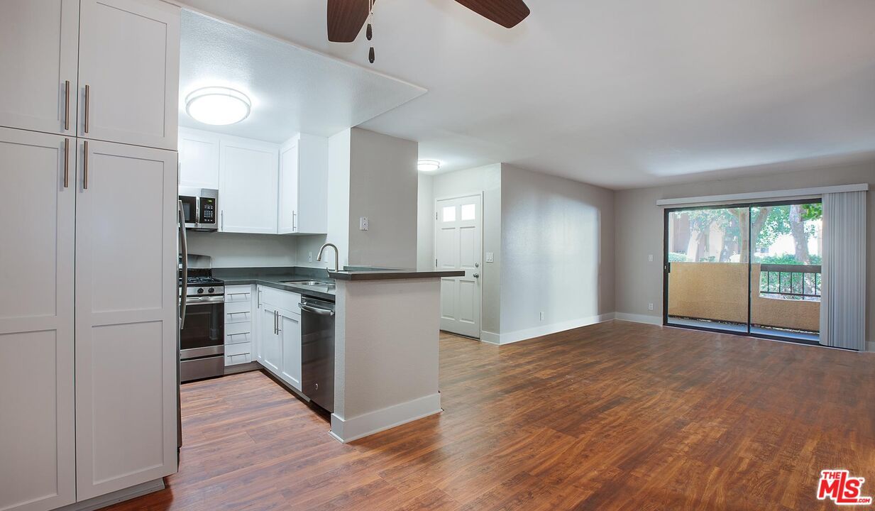 Interior, Kitchen, Stainless Steel Appliances, Wood Texture Flooring