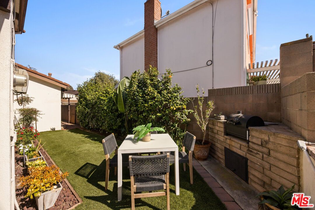 Exterior, Outdoor Kitchen