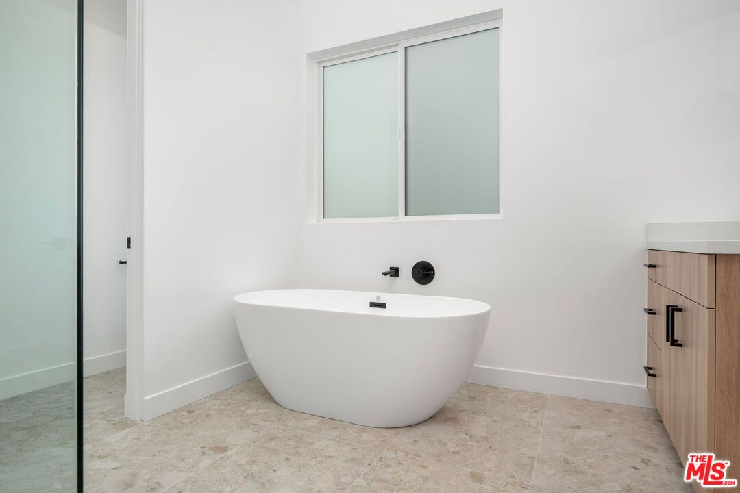 Bathroom, Free Standing Baths, Interior