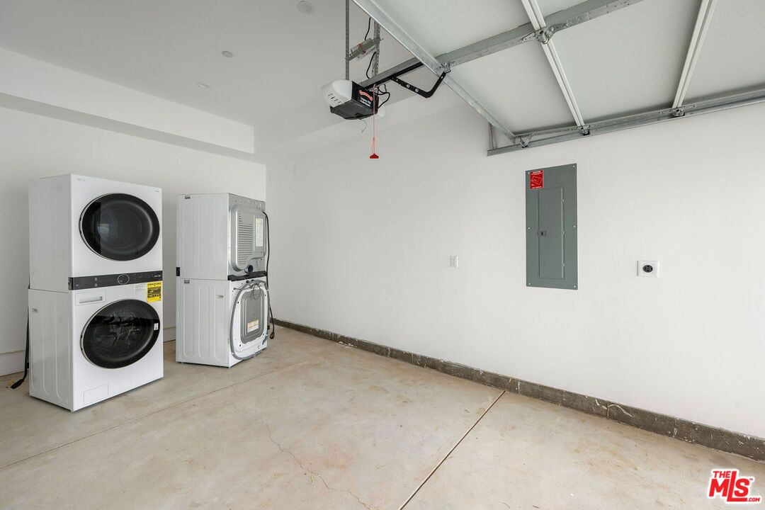 Garage, Interior, Washer
