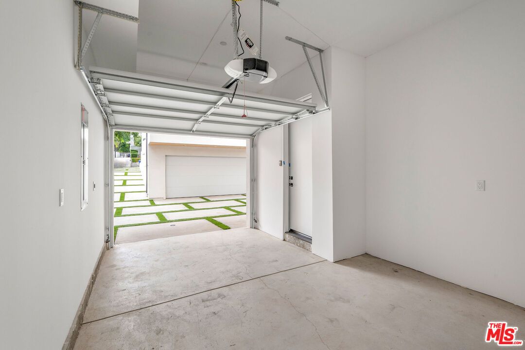 Garage, Interior