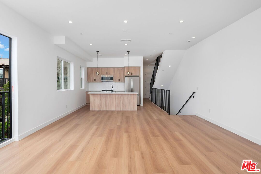 Interior, Kitchen, Pendant Lights, Recessed Lighting, Wood Texture Flooring