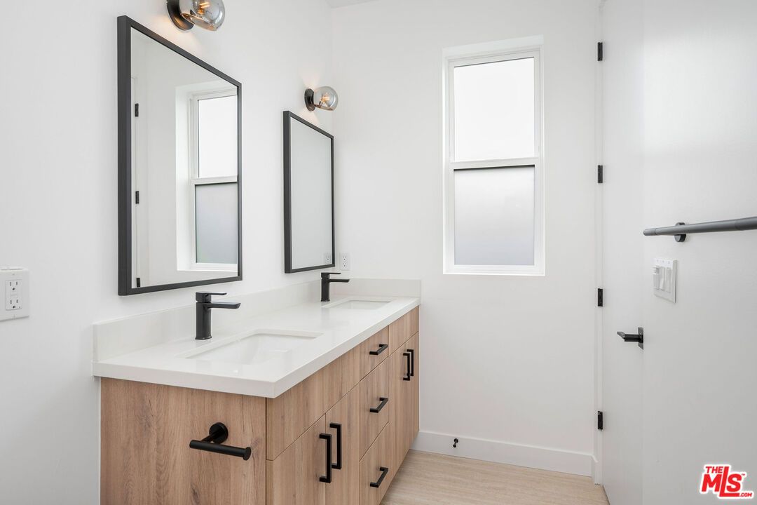 Bathroom, Dual Sink Vanities, Interior, Wood Texture Flooring
