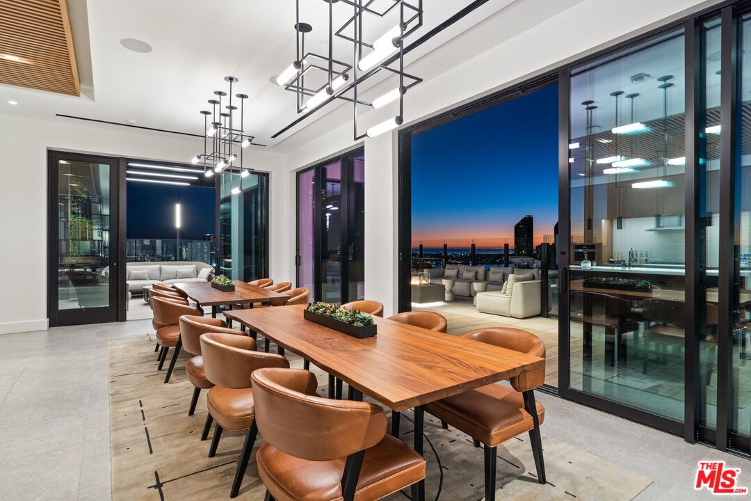 Dining room, Interior, Pendant Lights, Recessed Lighting