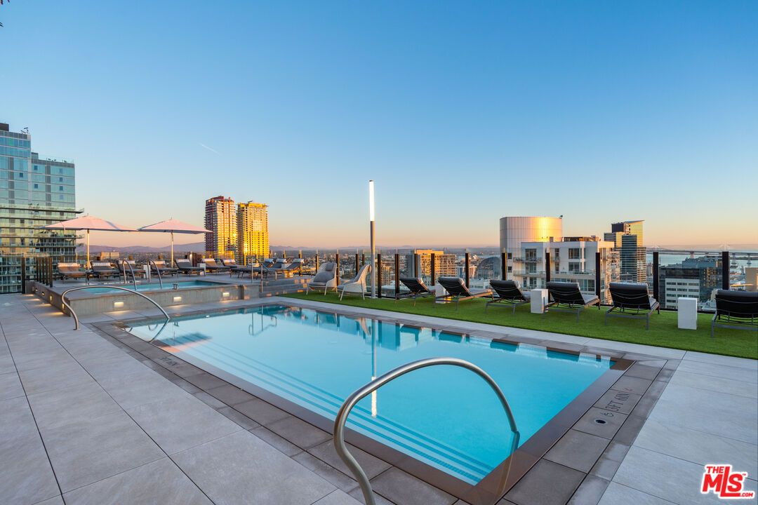 Exterior, Pool, Skyline