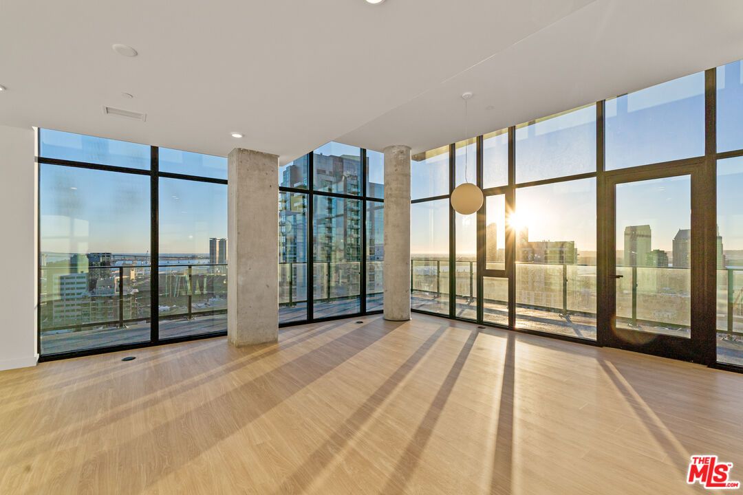 Empty room, Interior, Pendant Lights, Recessed Lighting, Water, Wood Texture Flooring