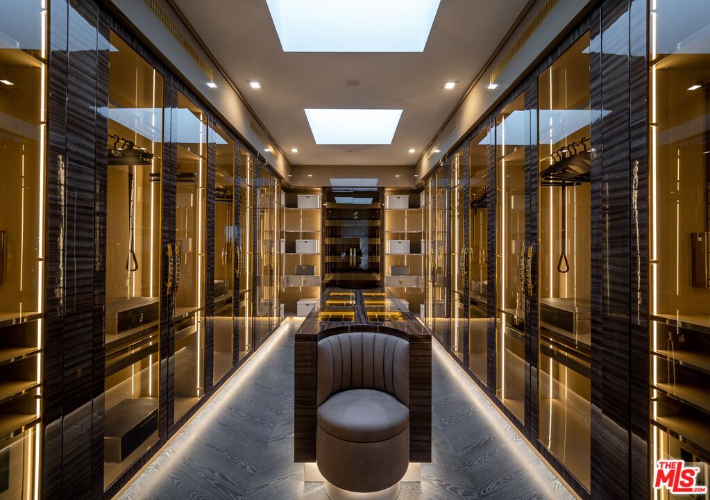 Interior, Recessed Lighting, Walk-in Closets