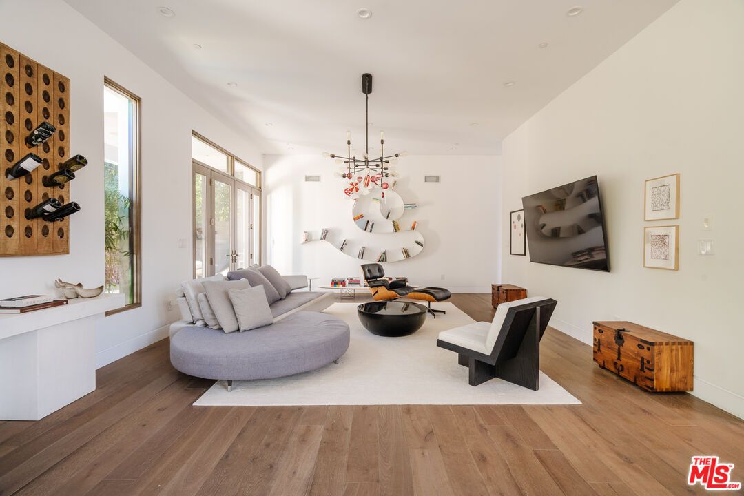 Interior, Living room, Pendant Lights, Recessed Lighting, Wood Texture Flooring