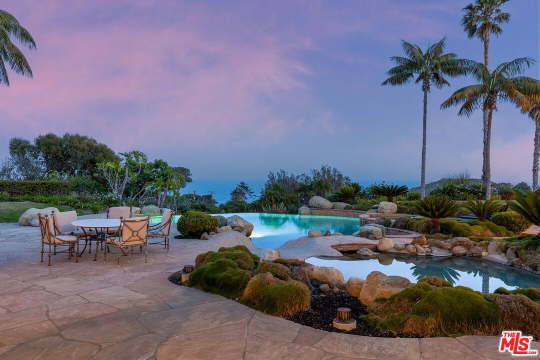 Exterior, Pool, Water