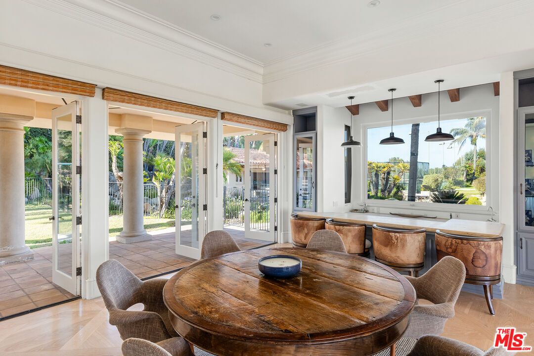 Dining room, Interior, Pendant Lights, Recessed Lighting