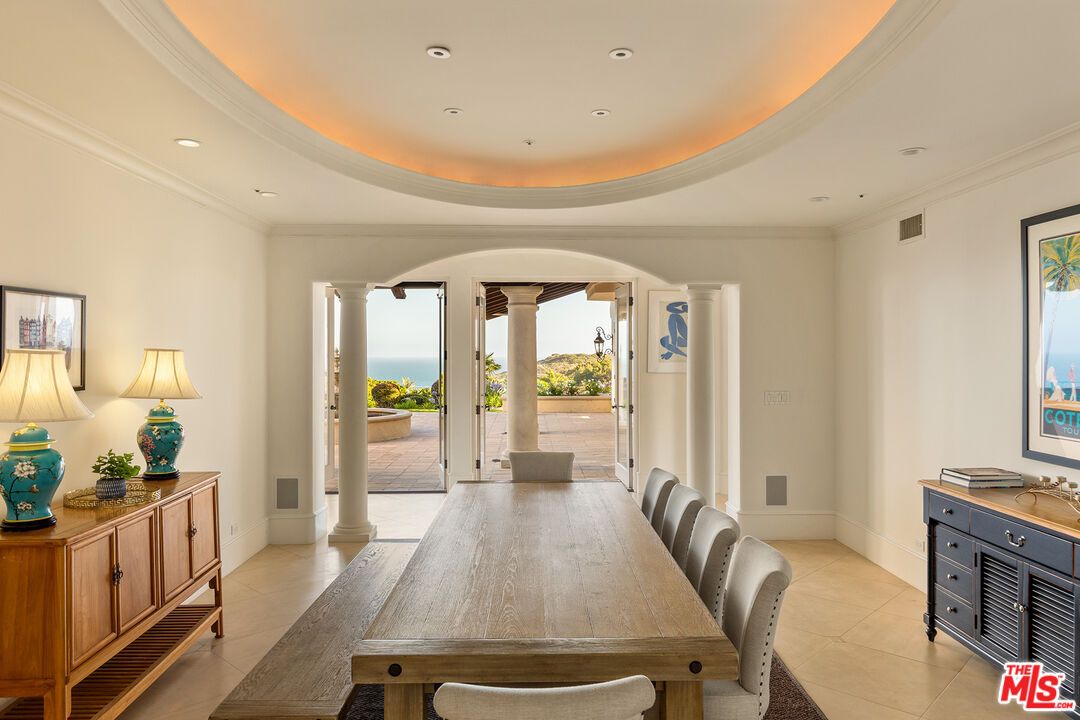 Dining room, Interior, Recessed Lighting, Water
