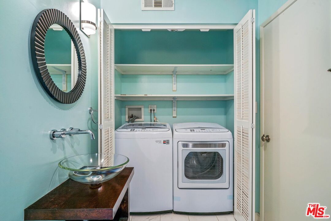 Interior, Washer