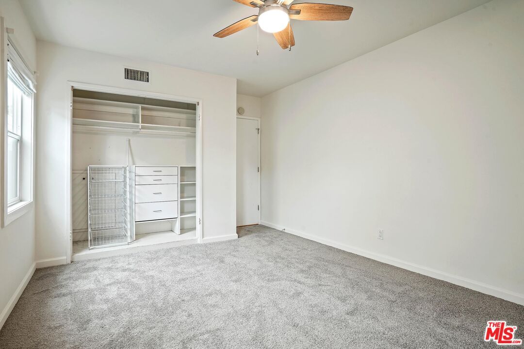 Empty room, Interior, Walk-in Closets